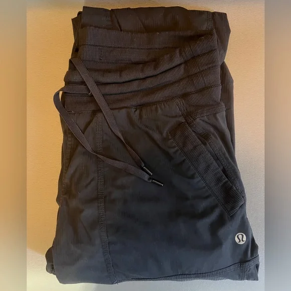 Lululemon Dance Studio Black LINED Women'sSz 6 Mid- Rise Pants - Picture 7 of 10